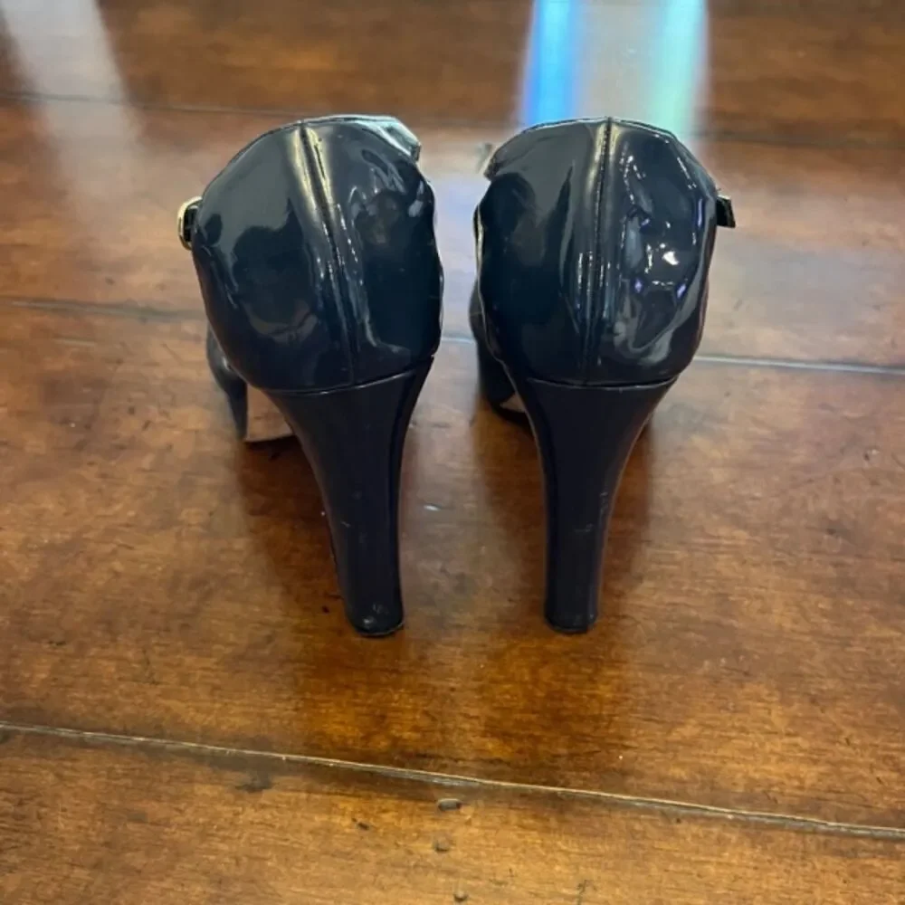 White House Black Market Women's Heels‎ Navy Size 8.5